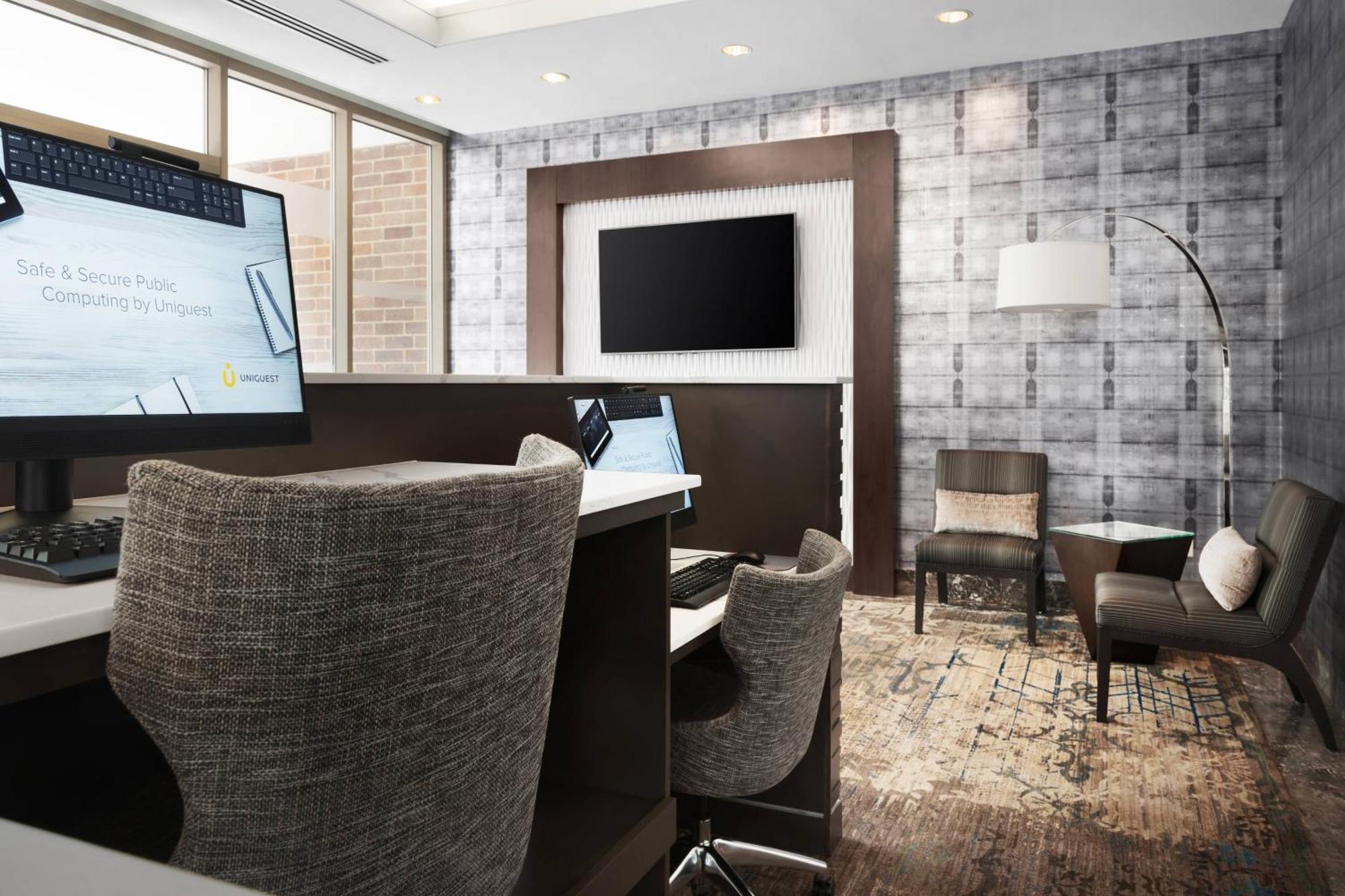 Hotel Downtown 3*