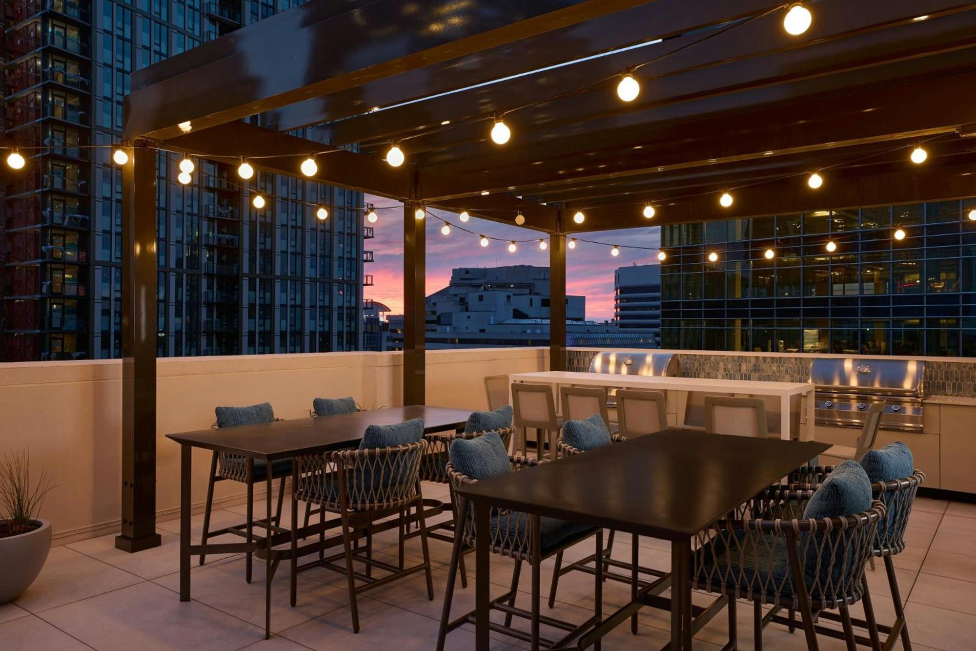 Hotel Downtown 3*